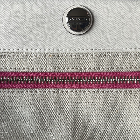 NWT Coach boxy clutch, natural with pink interior - Picture 2 of 7